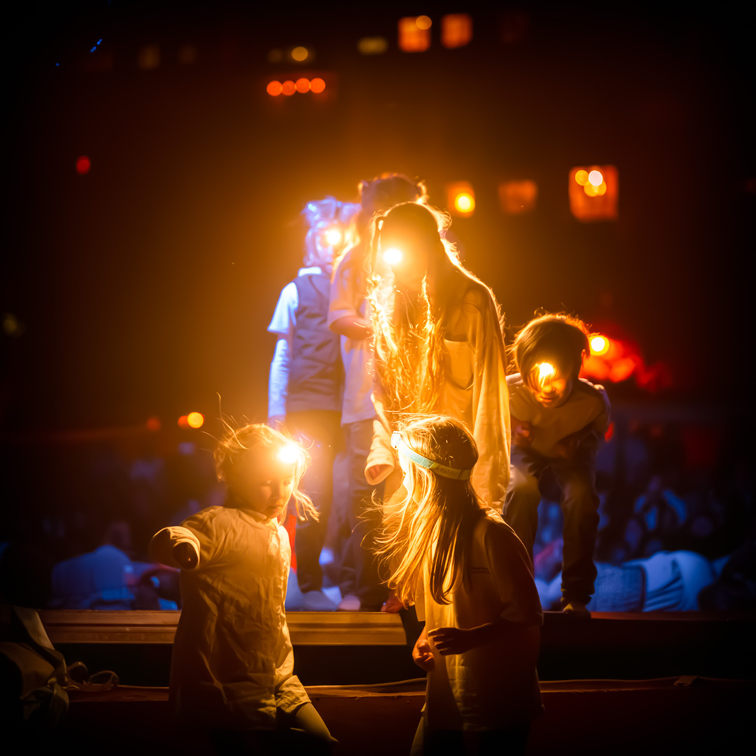 Спектакль «В начале было счастье» театра «Лес»